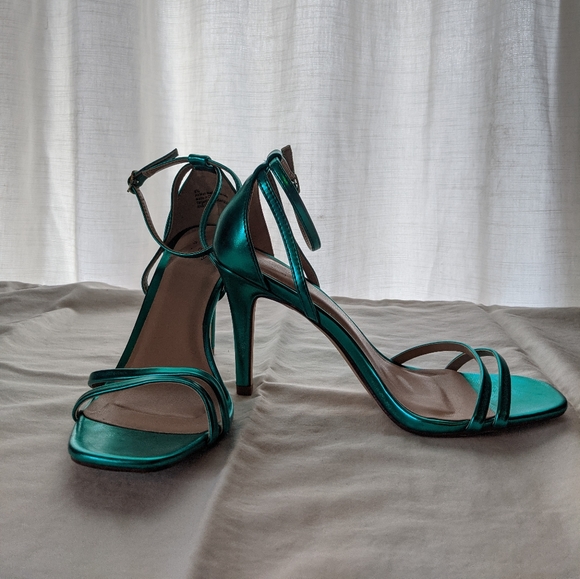 Metallic Teal Heels, Size W6.5 - Picture 2 of 5
